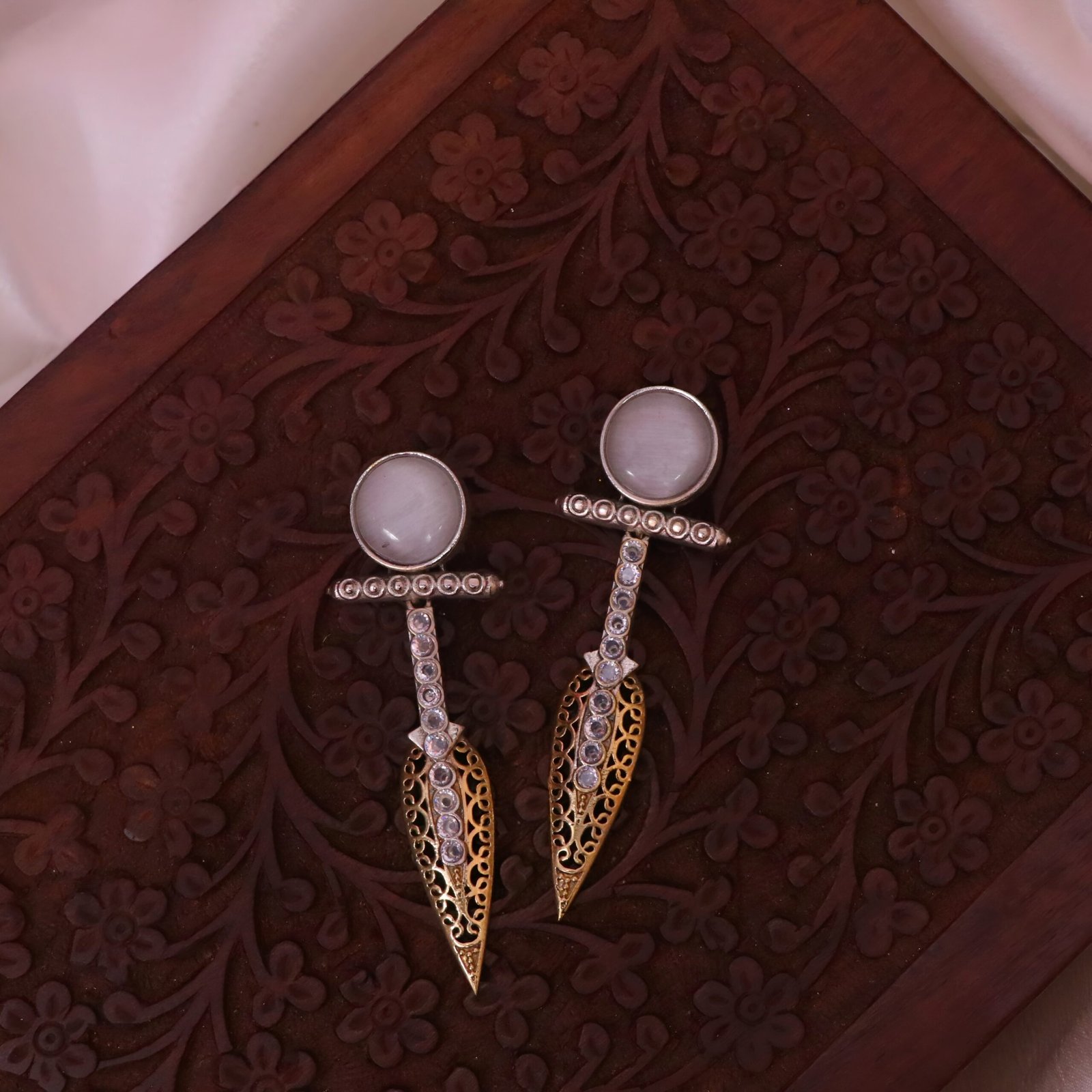 {"remix_data":[],"remix_entry_point":"challenges","source_tags":[],"origin":"unknown","total_draw_time":0,"total_draw_actions":0,"layers_used":0,"brushes_used":0,"photos_added":0,"total_editor_actions":{},"tools_used":{"ai_enhance":1,"transform":1},"is_sticker":false,"edited_since_last_sticker_save":true,"containsFTESticker":false}